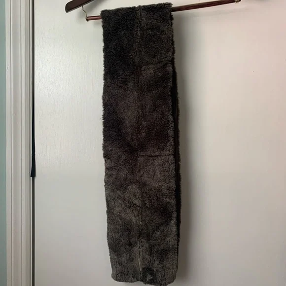 FOWNES faux fur stohl - Picture 2 of 4